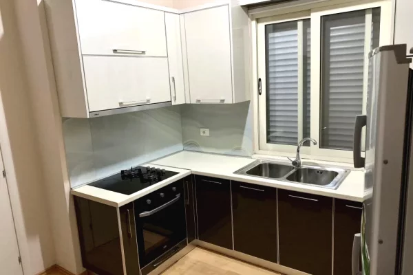 Shtepi me qera Apartament ne Tirane, 2+1, Mobilimi E mobiluar, Pagesa 55,000  Leke.