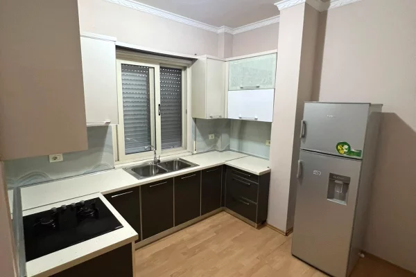Shtepi me qera Apartament ne Tirane, 2+1, Mobilimi E mobiluar, Pagesa 55,000  Leke.
