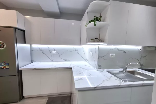 Shtepi ne shitje Apartament ne Tirane, 2+1, Mobilimi E mobiluar, Pagesa 265,000  Euro.
