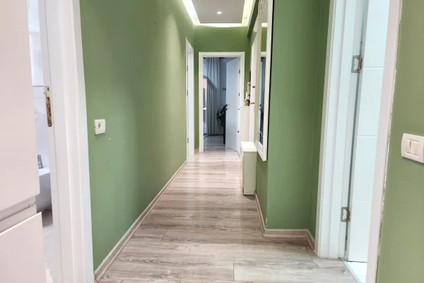 Shtepi me qera Apartament ne Tirane, 3+1, Mobilimi E mobiluar, Pagesa 1,000  Euro.