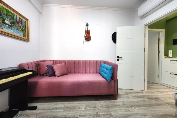 Shtepi me qera Apartament ne Tirane, 3+1, Mobilimi E mobiluar, Pagesa 1,000  Euro.