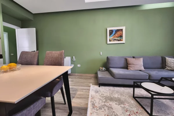 Shtepi me qera Apartament ne Tirane, 3+1, Mobilimi E mobiluar, Pagesa 1,000  Euro.