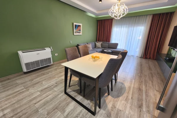 Shtepi me qera Apartament ne Tirane, 3+1, Mobilimi E mobiluar, Pagesa 1,000  Euro.