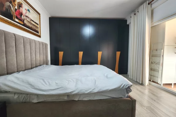 Shtepi me qera Apartament ne Tirane, 3+1, Mobilimi E mobiluar, Pagesa 1,000  Euro.
