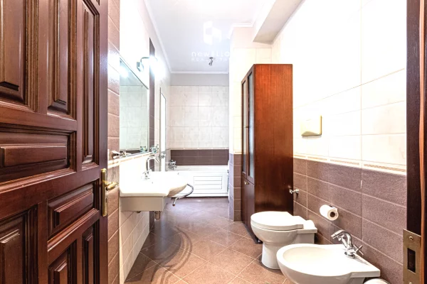 Shtepi me qera Apartament ne Tirane, 2+1, Mobilimi E mobiluar, Pagesa 1,300  Euro.