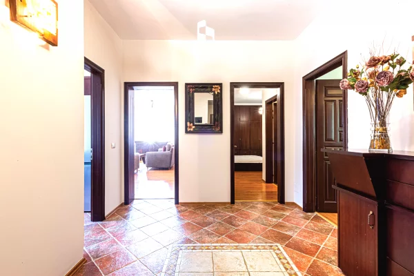 Shtepi me qera Apartament ne Tirane, 2+1, Mobilimi E mobiluar, Pagesa 1,300  Euro.