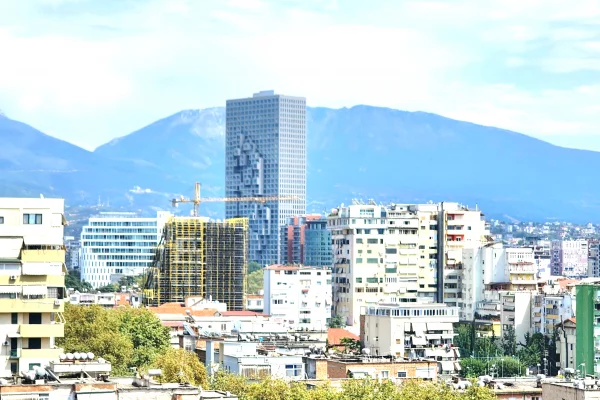 Shtepi me qera Apartament ne Tirane, 2+1, Mobilimi E mobiluar, Pagesa 850  Euro.