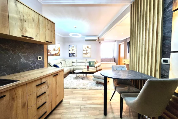 Shtepi me qera Apartament ne Tirane, 2+1, Mobilimi E mobiluar, Pagesa 850  Euro.