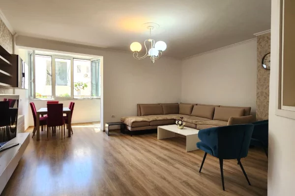 Me Qera: 3+1 +2wc & kuzhinë më vete ( 145m2) 🔥🔥 Qendër/Plaza | Super vendodhje | 700€/Muaj 💥