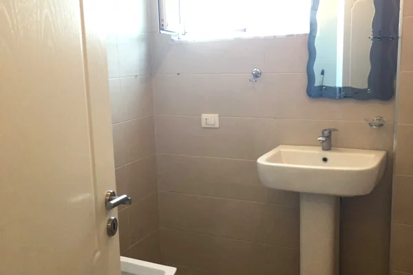 Shtepi me qera Apartament ne Tirane, 1+1, Mobilimi E mobiluar, Pagesa 450  Euro.