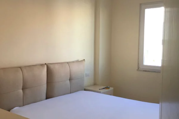 Shtepi me qera Apartament ne Tirane, 1+1, Mobilimi E mobiluar, Pagesa 450  Euro.