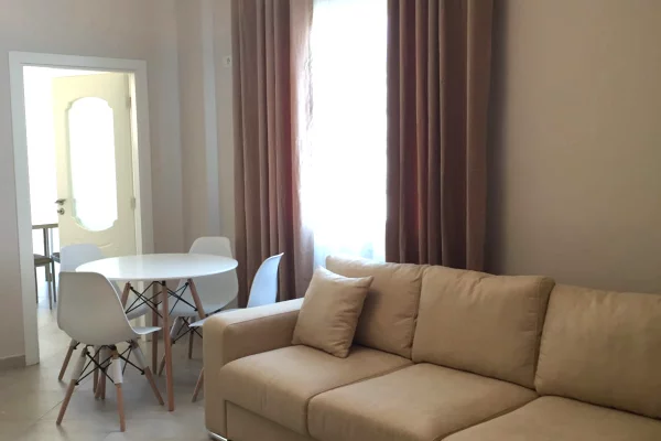 Shtepi me qera Apartament ne Tirane, 1+1, Mobilimi E mobiluar, Pagesa 450  Euro.