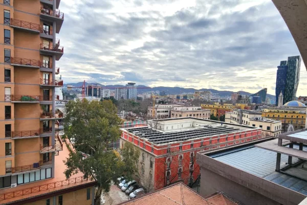 ZYRE ME Qira 300 m2( kati 6 )Sheshi Skenderbej / sahati / kulla book building( ne zemer te tiranes) Open Space / Gati ne korrik 12,000 Euro/Muaj 