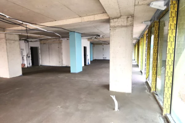 ZYRE ME Qira 300 m2( kati 6 )Sheshi Skenderbej / sahati / kulla book building( ne zemer te tiranes) Open Space / Gati ne korrik 12,000 Euro/Muaj 