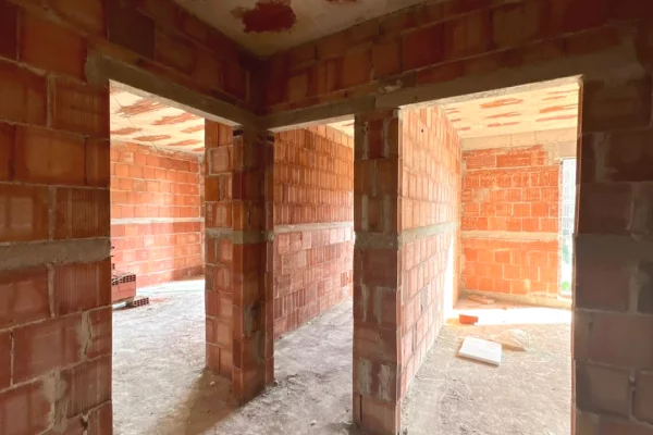 Shtepi ne shitje Apartament ne Tirane, 1+1, Mobilimi Bosh, pa mobiluar, Pagesa 76,000  Euro.