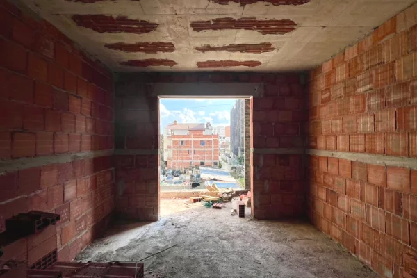 Shtepi ne shitje Apartament ne Tirane, 1+1, Mobilimi Bosh, pa mobiluar, Pagesa 76,000  Euro.