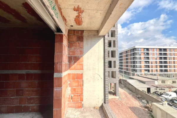 Shtepi ne shitje Apartament ne Tirane, 1+1, Mobilimi Bosh, pa mobiluar, Pagesa 76,000  Euro.