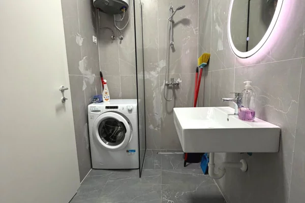 Shtepi me qera 1+1 ne Tirane - 42,000 Leke