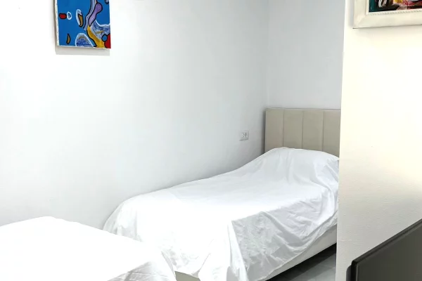 Shtepi ne shitje Apartament ne Himare, 1+1, Mobilimi E mobiluar, Pagesa 205,000  Euro.