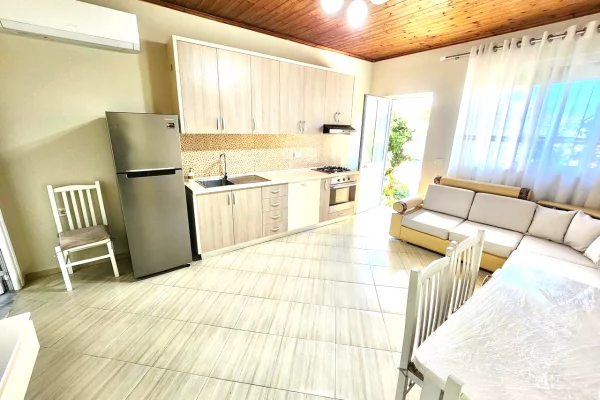 Shtepi me qera Shtepi Private ne Tirane, 1+1, Mobilimi E mobiluar, Pagesa 40,000  Leke.