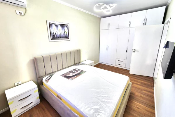Shtepi me qera Shtepi Private ne Tirane, 1+1, Mobilimi E mobiluar, Pagesa 40,000  Leke.
