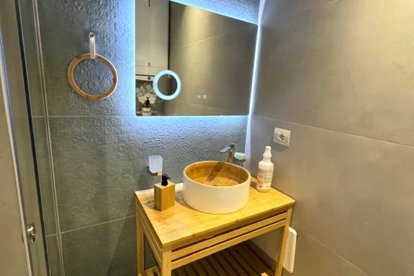 🏡 APARTAMENT 1+1 PREMIUM ME QIRA – 📍 Kopshti Zoologjik - Kopshti Botanik ✨ Apartamenti 75m2 - Mobilim modern💥 85,000 Lekë/Muaj 💥💥
