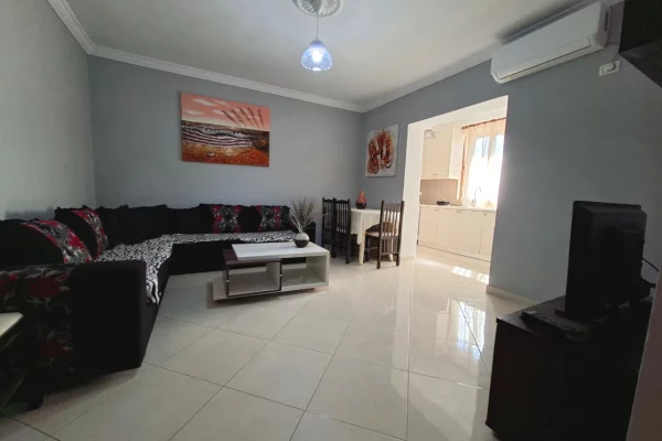 Shtepi me qera Apartament ne Tirane, 1+1, Mobilimi E mobiluar, Pagesa 45,000  Leke.