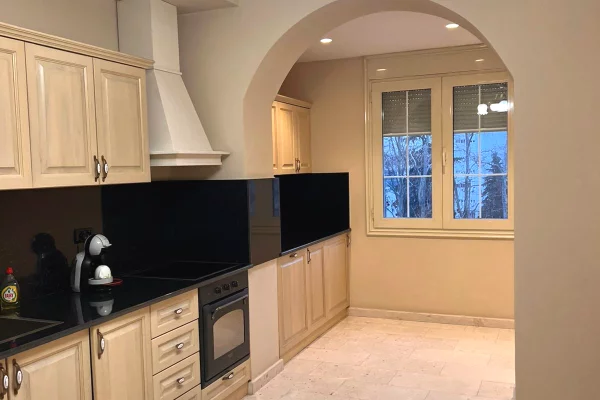 Shtepi me qera Apartament ne Tirane, 1+1, Mobilimi E mobiluar, Pagesa 750  Euro.