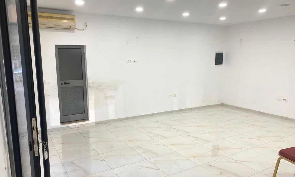 🏠 Jepet me Qera: Amb. 48m2 (📍Vasil Shanto - Blv.Bajram Curri)🔥 Super vendndodhje || Buze Rruge ✨️ 60,000 leke / Muaji 💶💶