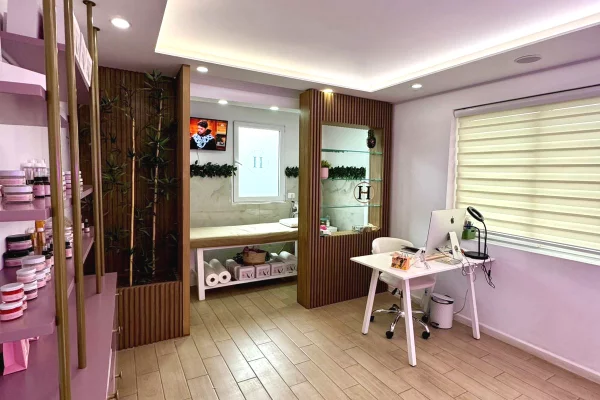 🏠 Jepet me Qera: Amb. 68m2 (📍Vasil Shanto - Fiks tek Kryqezimi)🔥 Super vendndodhje || Buze Rruge ✨️ 700Euro / Muaji 💶💶