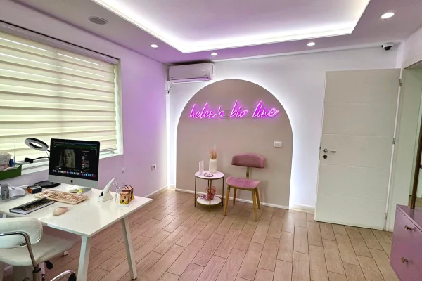 🏠 Jepet me Qera: Amb. 68m2 (📍Vasil Shanto - Fiks tek Kryqezimi)🔥 Super vendndodhje || Buze Rruge ✨️ 700Euro / Muaji 💶💶