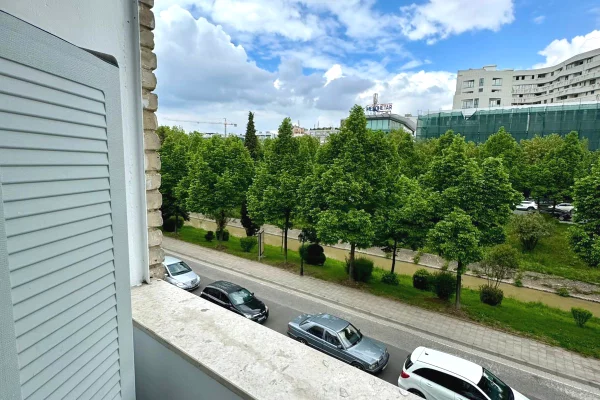 Ambiente Commerciale in Affitto 1+1 a Tirana - 700 Euro