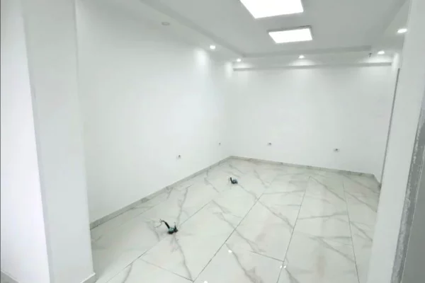 Ambiente Commerciale in Affitto 1+1 a Tirana - 50,000 Leke