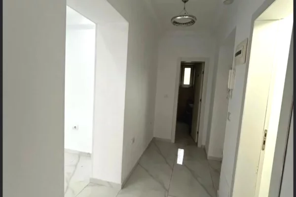 Ambiente Commerciale in Affitto 1+1 a Tirana - 50,000 Leke