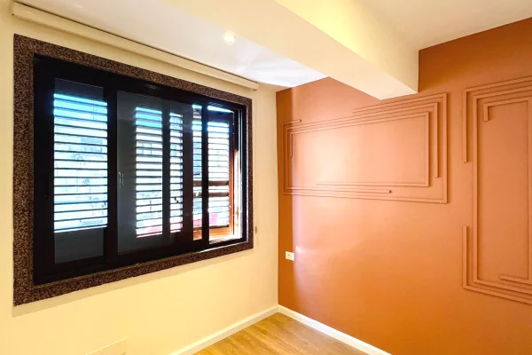 Në shitje 1+1📍Myslym Shyri / Tregu Çam Pallat Me ashensor (kati 4) Vendodhje ideale 