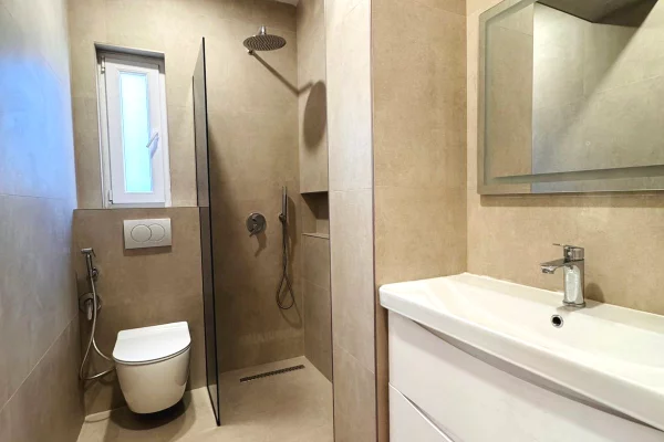 Appartamento in vendita a Tirana 1+1, Vuoto