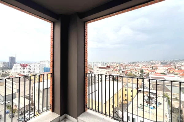 Shtepi ne shitje Papafingo(kati i catise) ne Tirane, 1+1, Mobilimi Bosh, pa mobiluar, Pagesa 119,000  Euro.