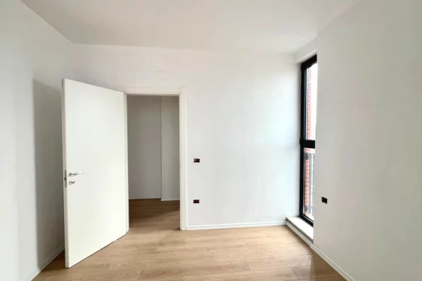 Shtepi ne shitje Papafingo(kati i catise) ne Tirane, 1+1, Mobilimi Bosh, pa mobiluar, Pagesa 119,000  Euro.