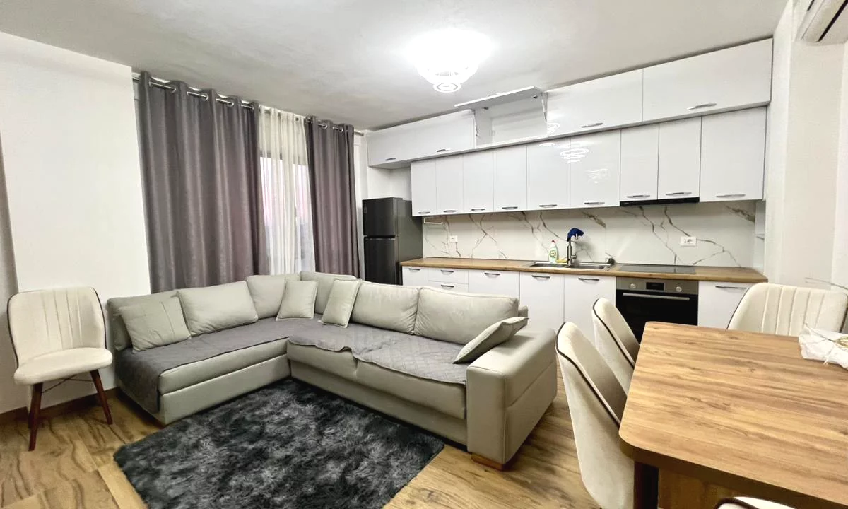 Shtepi me qera Apartament ne Tirane, 1+1, Mobilimi E mobiluar, Pagesa 500  Euro.