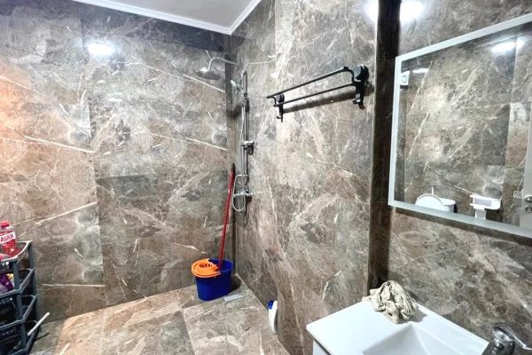 🏠Jepet me Qera: 1+1 +1 Post Parkimi 📍5 Maj (Te Rrethrrotullimi) - Pallat.V 2026 - 500€ - K.4 