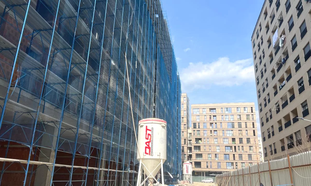 Shtepi ne shitje Apartament ne Tirane, 2+1, Mobilimi Bosh, pa mobiluar, Pagesa 190,000  Euro.