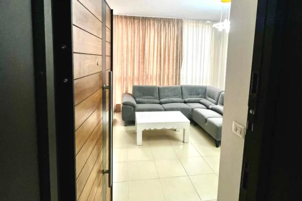 Shtepi me qera 2+1 ne Tirane - 650 Euro