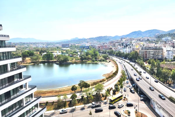 Me Qera: Zyre (135 m2)📍Lake View - Liqeni Tiranes || 3+1+2wc & GARAZH + Verande Gjigande ((1,700Euro/muaj))