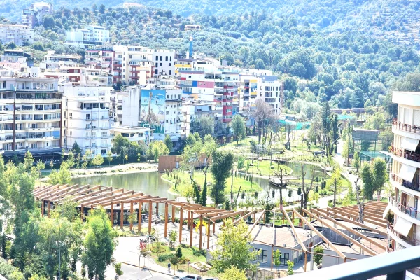 Me Qera: Zyre (135 m2)📍Lake View - Liqeni Tiranes || 3+1+2wc & GARAZH + Verande Gjigande ((1,700Euro/muaj))