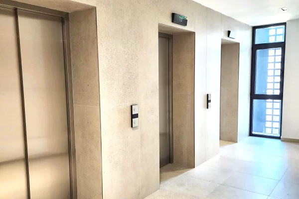 Me Qera: Zyre (135 m2)📍Lake View - Liqeni Tiranes || 3+1+2wc & GARAZH + Verande Gjigande ((1,700Euro/muaj))