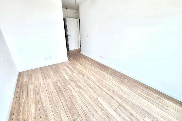 Me Qera: Zyre (135 m2)📍Lake View - Liqeni Tiranes || 3+1+2wc & GARAZH + Verande Gjigande ((1,700Euro/muaj))