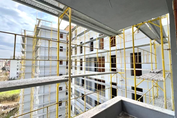 Shtepi ne shitje Apartament ne Tirane, 2+1, Mobilimi Bosh, pa mobiluar, Pagesa 135,000  Euro.