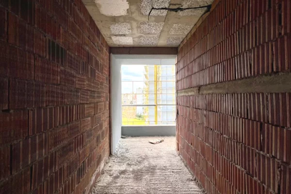 Shtepi ne shitje Apartament ne Tirane, 2+1, Mobilimi Bosh, pa mobiluar, Pagesa 135,000  Euro.