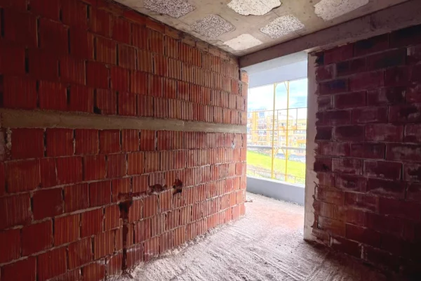 Shtepi ne shitje Apartament ne Tirane, 2+1, Mobilimi Bosh, pa mobiluar, Pagesa 135,000  Euro.