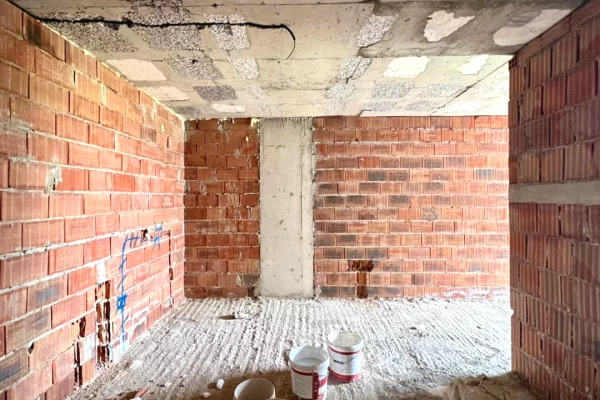 Shtepi ne shitje Apartament ne Tirane, 2+1, Mobilimi Bosh, pa mobiluar, Pagesa 135,000  Euro.